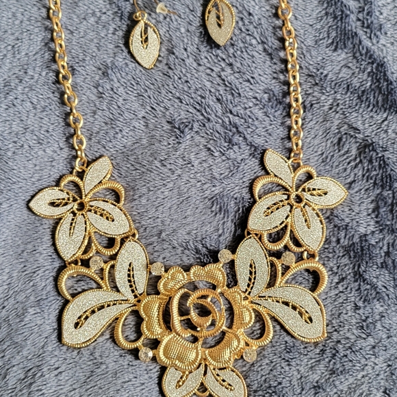 2pc beautiful statement set - Picture 2 of 4